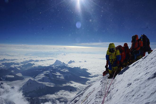 凯时登山队成功征服珠峰人生就是搏精神响彻青藏高原